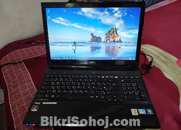 Fujitsu AH532/G21 Core i5-3210M  RAM 8GB SSD-240GB GPU1GB